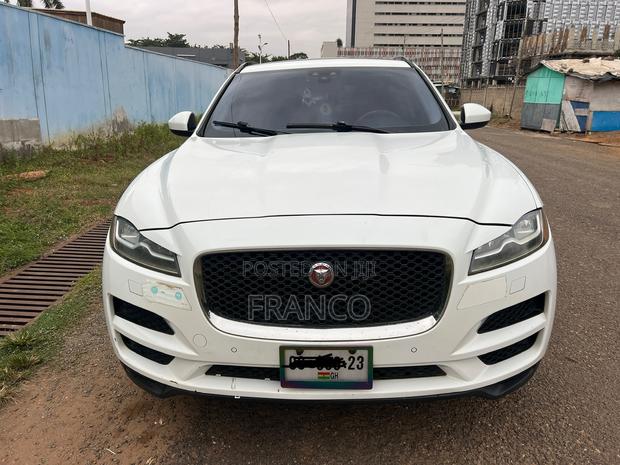 Jaguar F-Pace 30t Premium AWD 2019 White