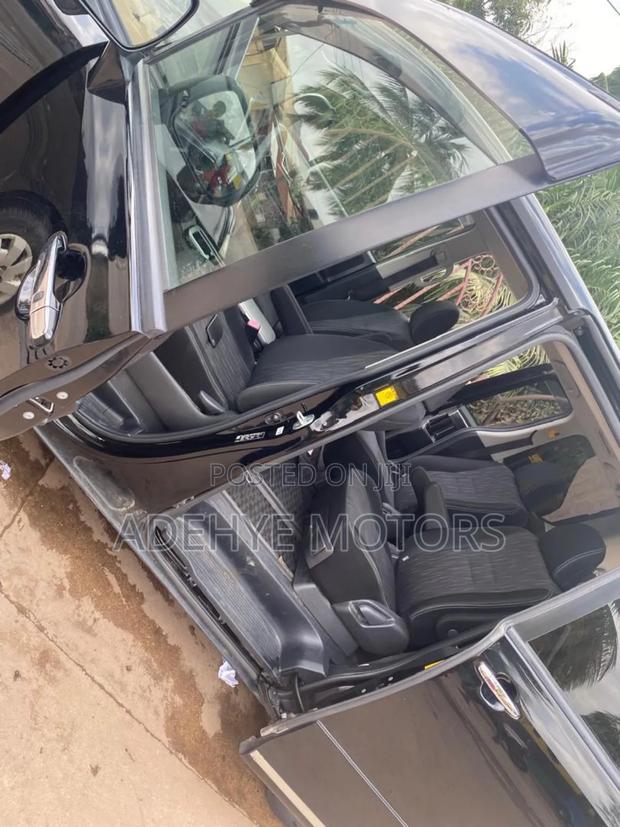 Toyota Voxy 2012 Black