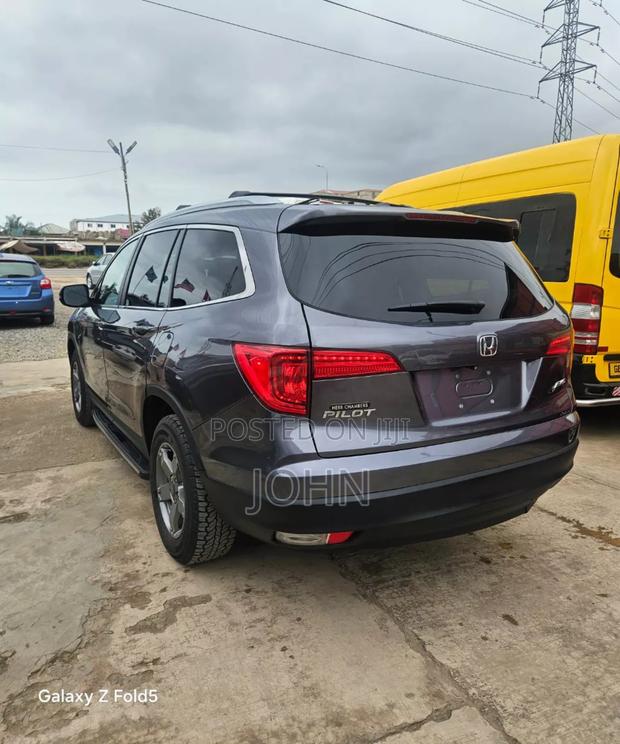 Honda Pilot Touring 4dr SUV 4WD (3.5L 6cyl 9A) 2017 Gray