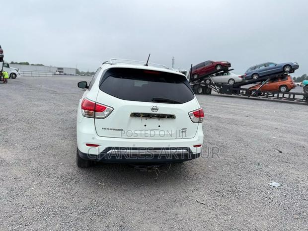 Nissan Pathfinder 2016 White