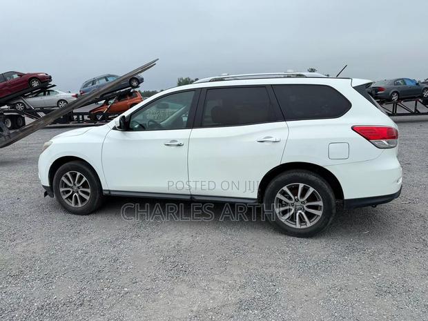 Nissan Pathfinder 2016 White