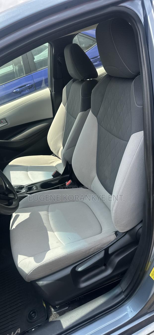 Toyota Corolla LE 2021 Blue