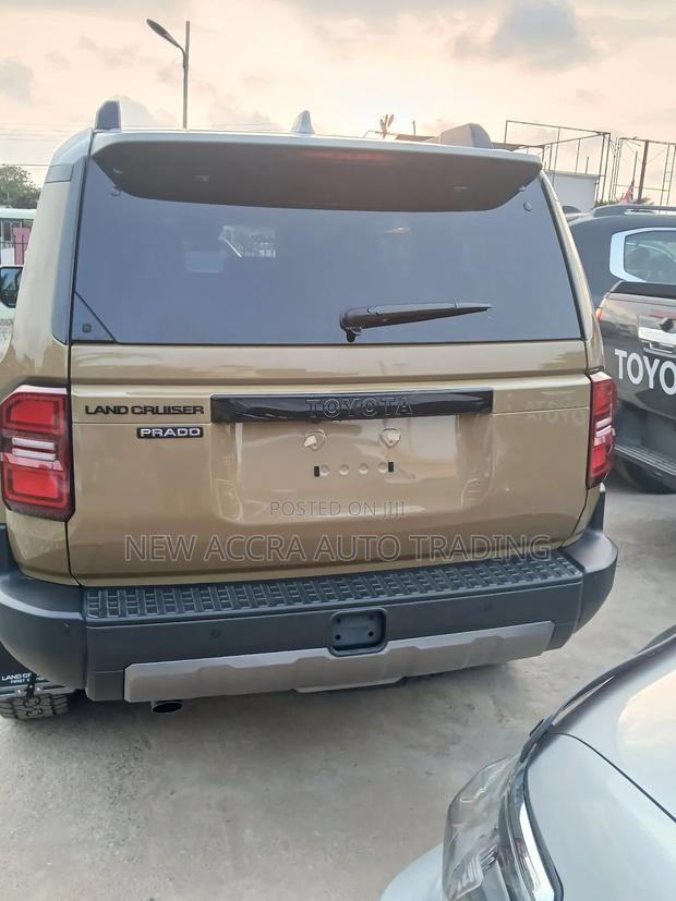 New Toyota Land Cruiser Prado 2.8 2025 Yellow