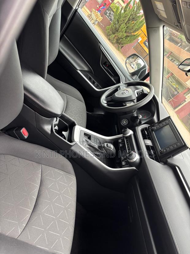 Toyota RAV4 Limited 2022 Gray