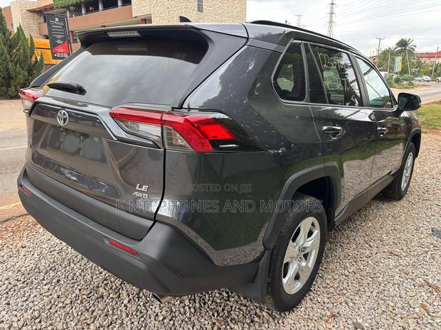Toyota RAV4 Limited 2022 Gray