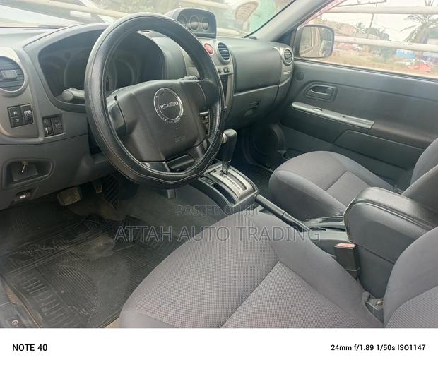 Isuzu I-Series 2008 Brown