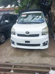 Toyota Voxy 2013 White for sale