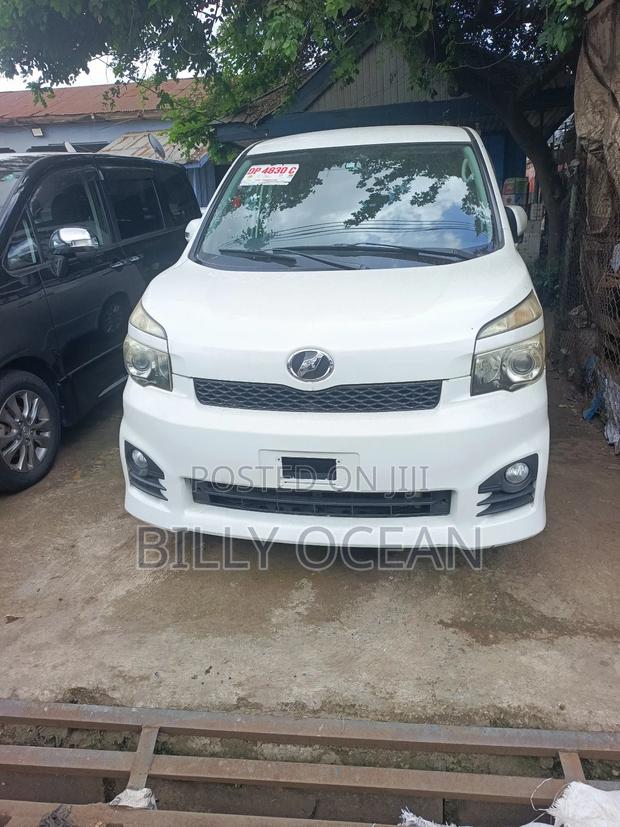 Toyota Voxy 2013 White
