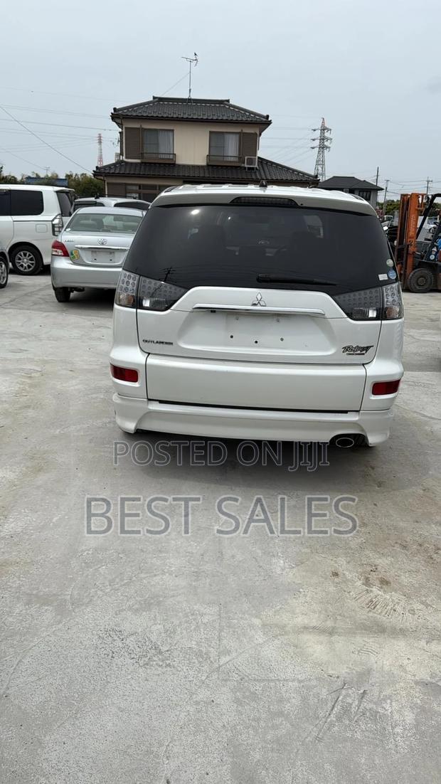 Mitsubishi Outlander 2010 White