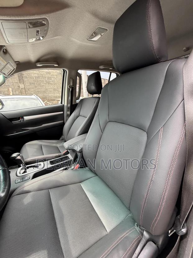 Toyota Hilux Revo Double Cab Deisel 2.4 AWD 2018 White