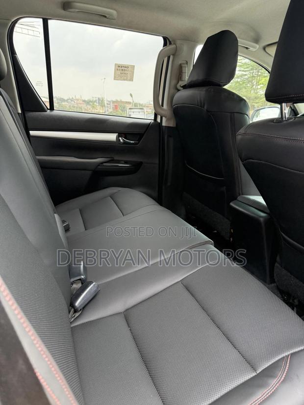 Toyota Hilux Revo Double Cab Deisel 2.4 AWD 2018 White