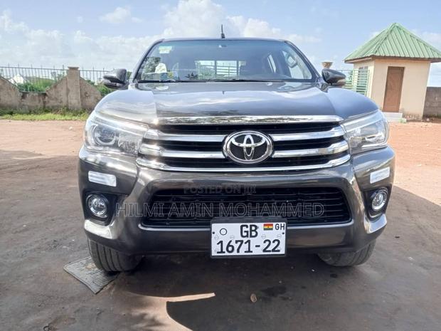 Toyota Hilux 2015 Gray