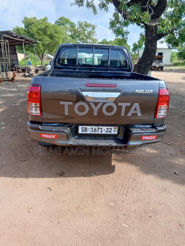 Toyota Hilux 2015 Gray