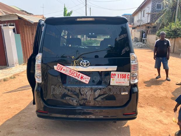 Toyota Voxy 2013 Black