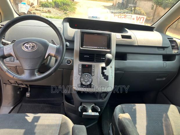 Toyota Voxy 2013 Black
