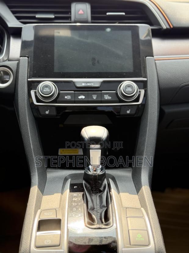 Honda Civic Touring 4dr Sedan (1.5L 4cyl) 2016 White