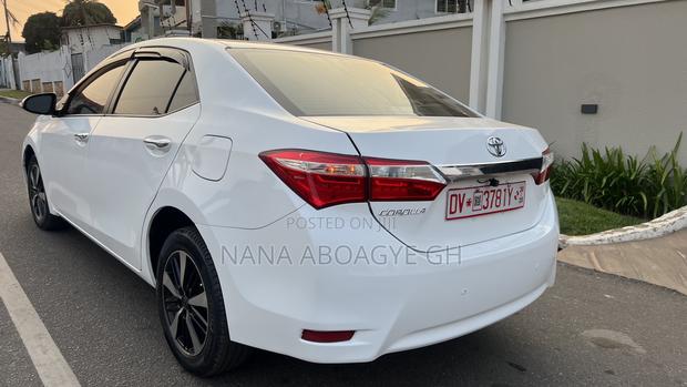 Toyota Corolla 2015 White
