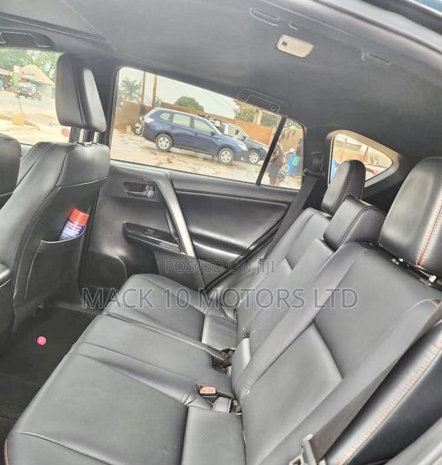 Toyota RAV4 SE 4dr SUV AWD (2.5L 4cyl 6A) 2018 Black