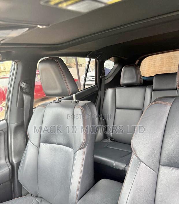 Toyota RAV4 SE 4dr SUV AWD (2.5L 4cyl 6A) 2018 Black