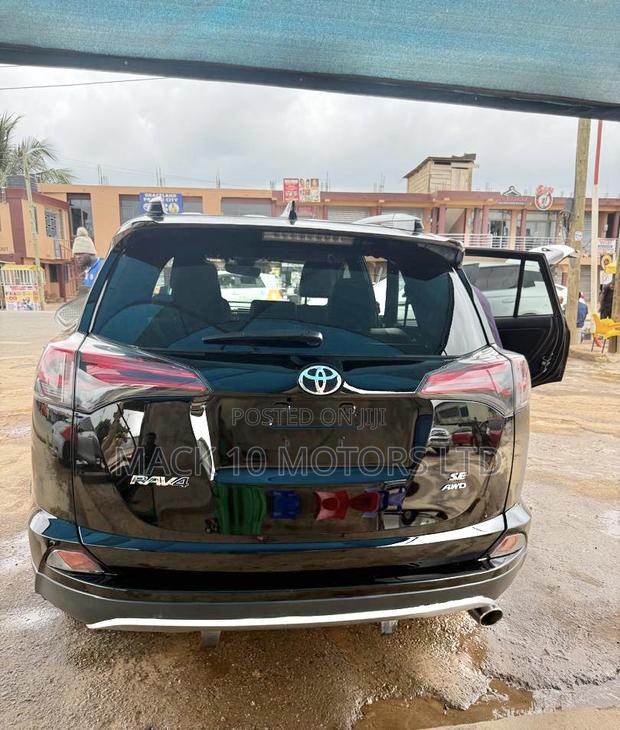Toyota RAV4 SE 4dr SUV AWD (2.5L 4cyl 6A) 2018 Black