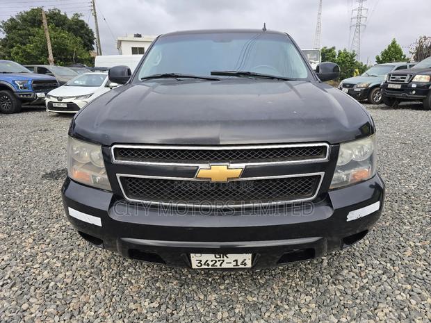Chevrolet Suburban LS 2500 2012 Black