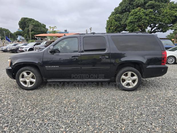 Chevrolet Suburban LS 2500 2012 Black