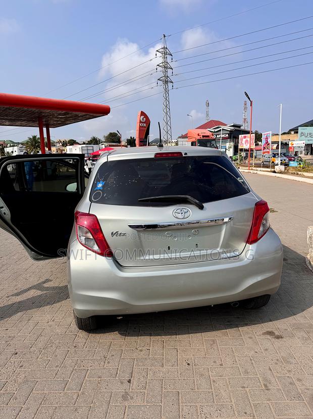 Toyota Vitz 1.5 FWD 5dr 2012 White
