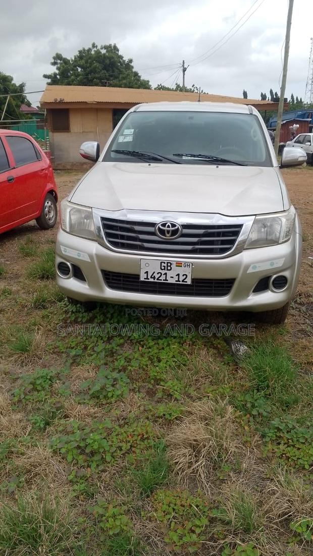 Toyota Hilux 2012 Gray