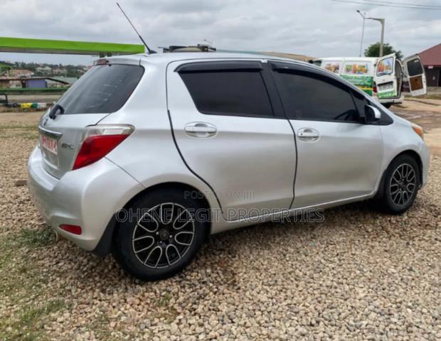 Toyota Yaris 2012 Silver