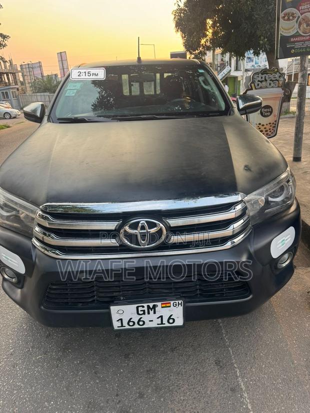 Toyota Hilux SR 4x4 2016 Black