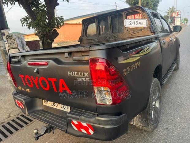 Toyota Hilux SR 4x4 2016 Black