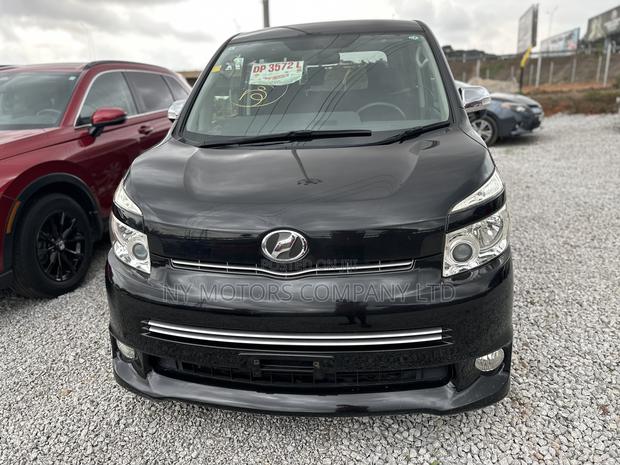 Toyota Voxy 2012 Black
