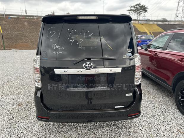 Toyota Voxy 2012 Black