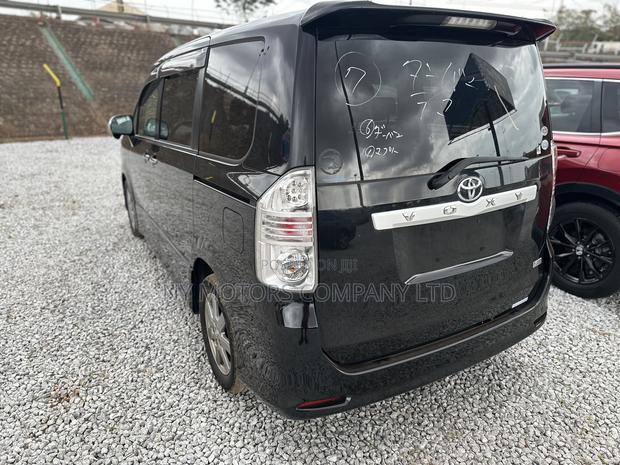 Toyota Voxy 2012 Black