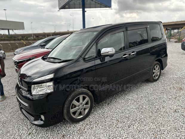 Toyota Voxy 2012 Black