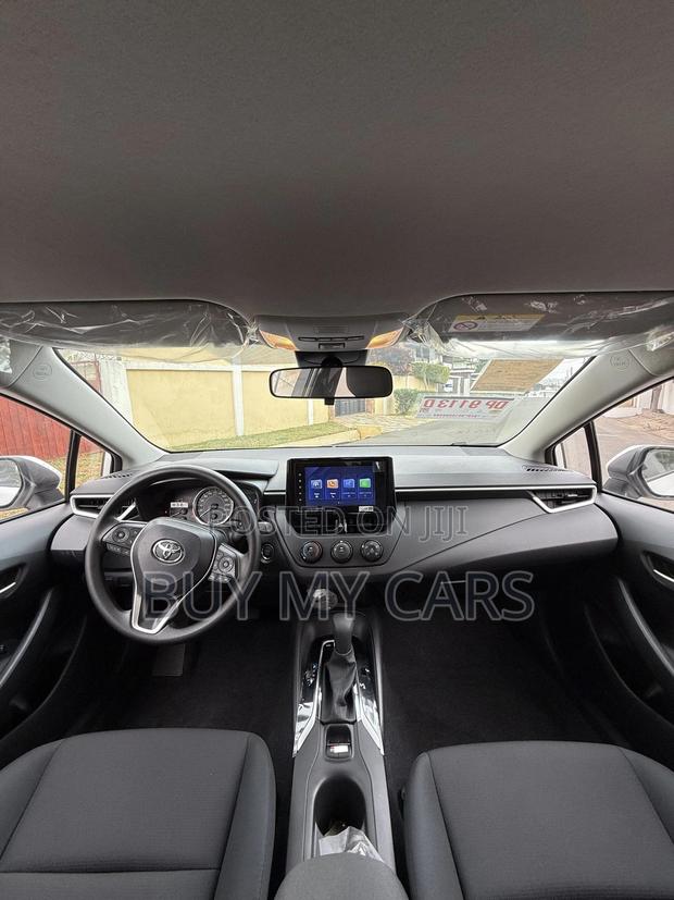 Toyota Corolla Hybrid LE 2025 White