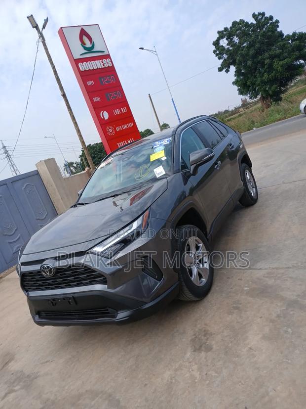 Toyota RAV4 XLE AWD 2023 Burgundy