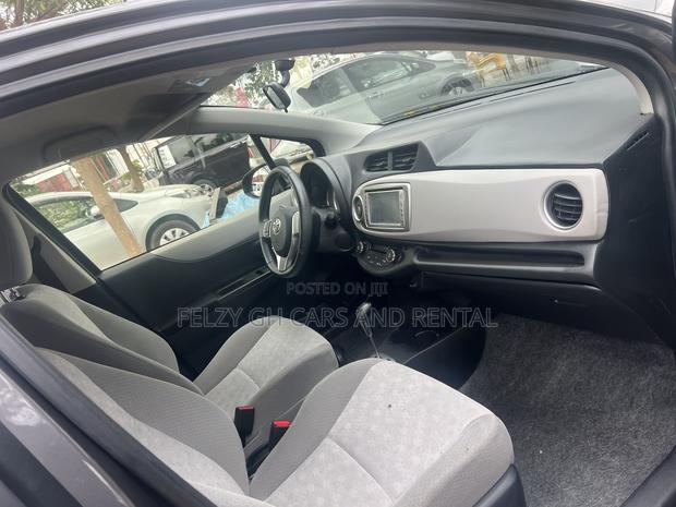 Toyota Vitz 1.0 FWD 5dr 2013 Gray