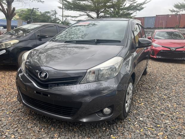 Toyota Vitz 1.0 FWD 5dr 2013 Gray