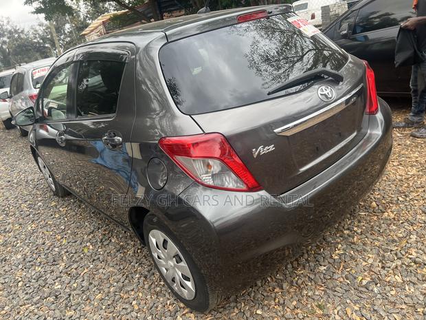 Toyota Vitz 1.0 FWD 5dr 2013 Gray