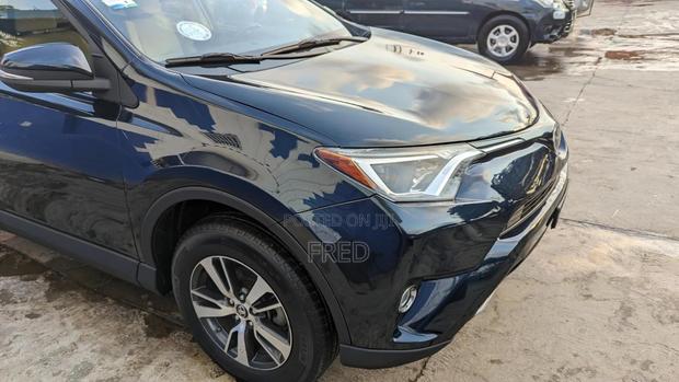 Toyota RAV4 XLE AWD (2.5L 4cyl 6A) 2017 Green