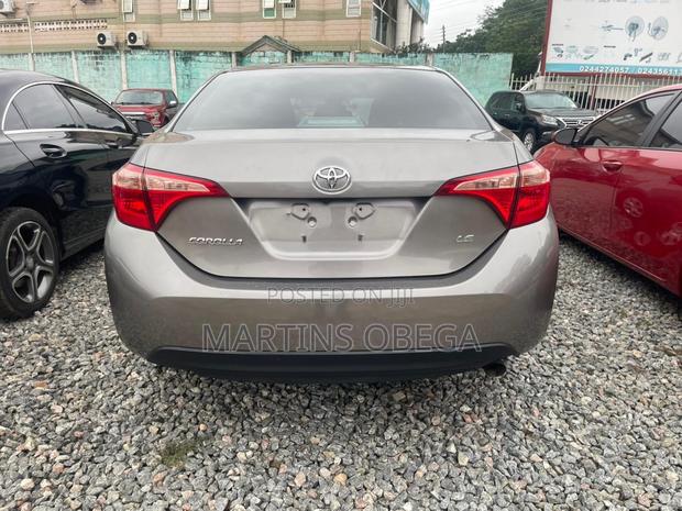 Toyota Corolla LE (1.8L 4cyl 2A) 2019 Brown