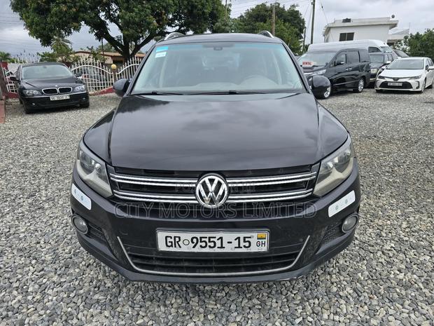 Volkswagen Tiguan SE 4dr SUV (2.0L 4cyl Turbo 6A) 2015 Black
