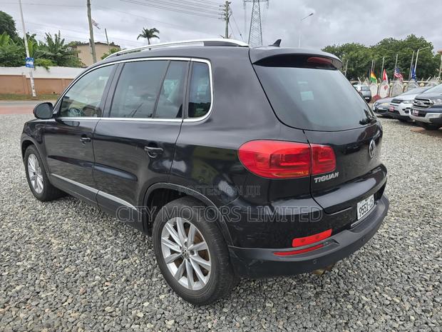 Volkswagen Tiguan SE 4dr SUV (2.0L 4cyl Turbo 6A) 2015 Black
