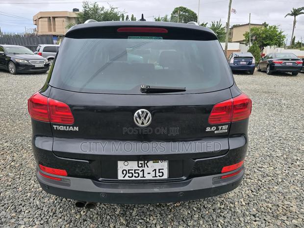 Volkswagen Tiguan SE 4dr SUV (2.0L 4cyl Turbo 6A) 2015 Black