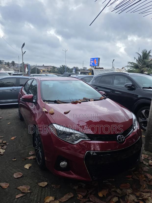 Toyota Corolla S 4dr Sedan (1.8L 4cyl CVT) 2016 Red