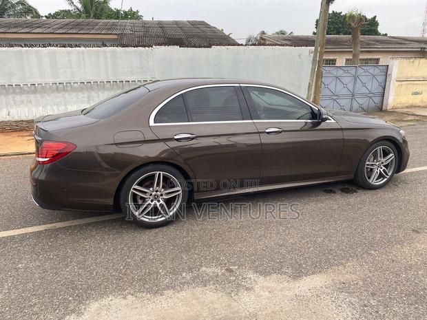 Mercedes-Benz E300 2018 Gold