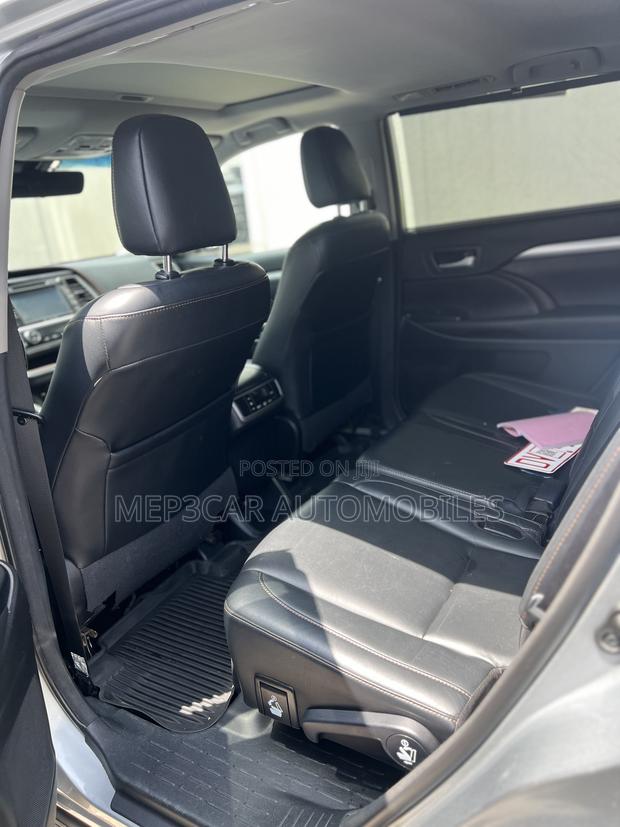 Toyota Highlander XLE 2019 Silver