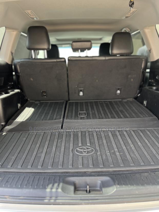 Toyota Highlander XLE 2019 Silver