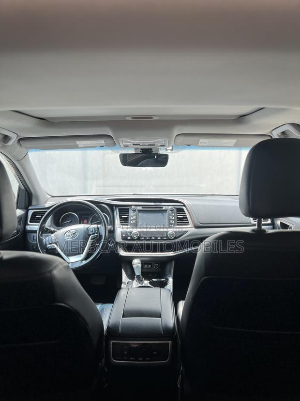Toyota Highlander XLE 2019 Silver